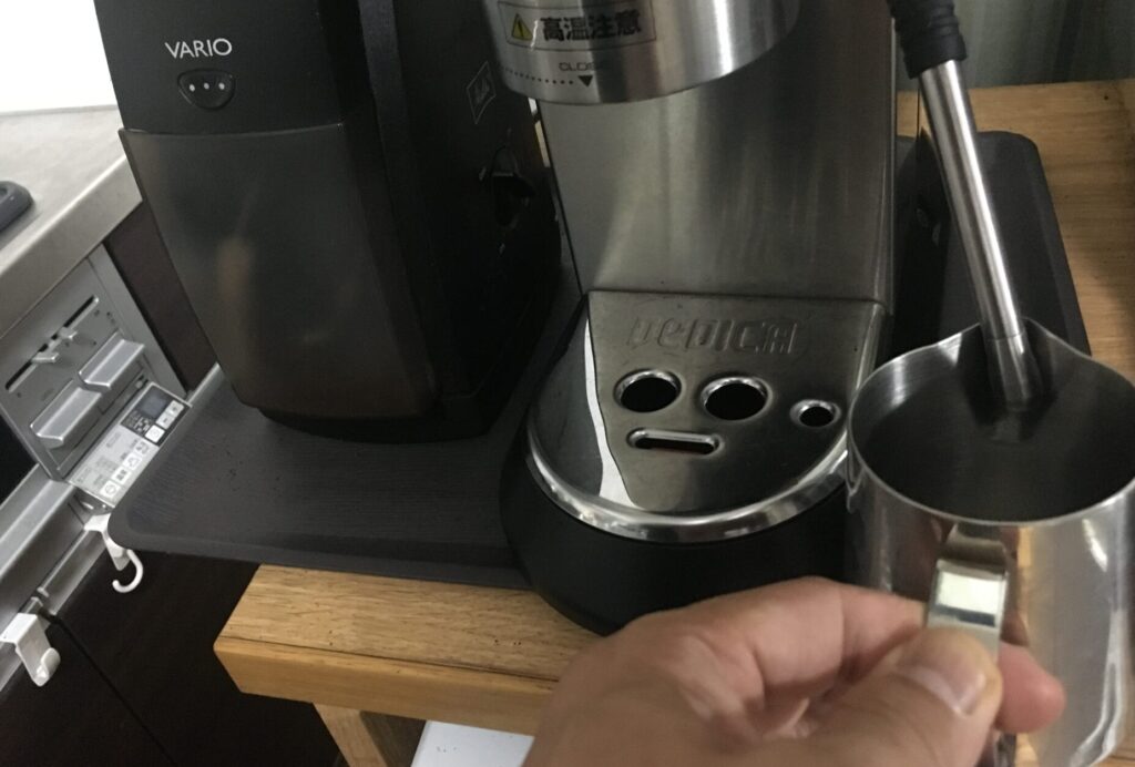 デロンギ エスプレッソマシン ミルクピッチャーのおまけ付き ミルクピッチャー ④【デロンギ（De'Longhi）】 ～家庭用